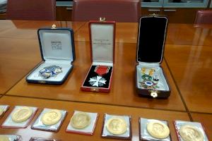 La Generalitat saca a subasta por 50.000 euros monedas de oro e insignias históricas de una herencia abintestato