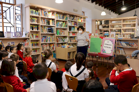 La Red de Bibliotecas de Llíria recupera la campaña ‘Menuts lectors, grans històries’