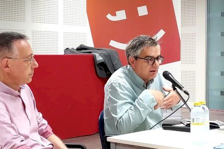 Alboraia va debatre sobre el llegat de Joan Fuster amb Francesc Bayarri i Pau Viciano