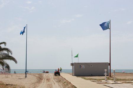 Les platges de Borriana renoven les banderes blaves per a la temporada d’estiu