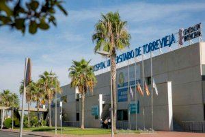 Los sanitarios de Torrevieja no dan 100 días de cortesía al nuevo conseller y le trasladan sus exigencias