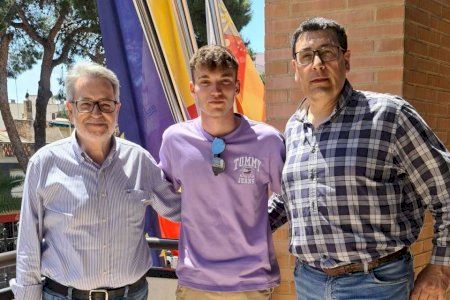 El Ayuntamiento de Albal felicita a Álex Primo, el joven de 17 años, que debutó ayer en la portería del Levante UD