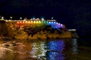 Benidorm se suma al ‘Día Internacional Contra la Homofobia’ iluminando el Castell con los colores de la bandera arcoíris