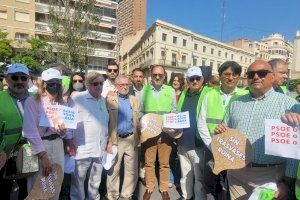 El  Grupo Municipal del Partido Popular reclama el agua necesaria para Orihuela en la concentración celebrada hoy en Alicante