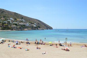 Teulada Moraira adecua las playas de cara a la temporada estival