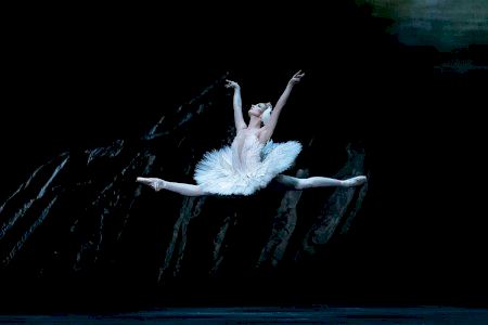 “El lago de los cisnes” del Royal Ballet llega a Vila-real, en directo desde Londres