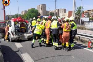 Cuatro heridos tras un accidente entre dos coches y un camión en Xirivella