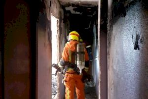 Un incendio calcina una vivienda en Benifairó de la Valldinga