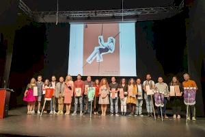 La falla Avinguda de Selgas de Xàtiva aconsegueix tres premis a la Festa de les Lletres Falleres