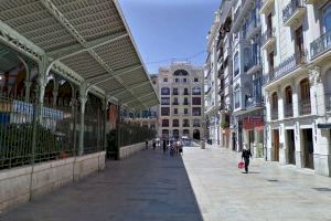 Urbanisme adjudica la repavimentació del carrer lateral del Mercat de Colón per 277.000 euros