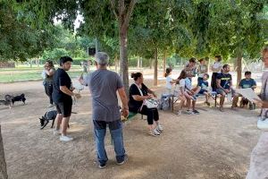 La campanya per a la infància i adolescència “A berenar al parc!” s’estrena amb un taller de la protectora d’animals APAD a Torrecremada