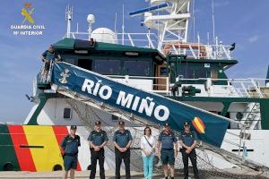 La Subdelegada de Gobierno y el Coronel Jefe de la Comandancia visitan el buque oceánico Río Miño de la Guardia Civil