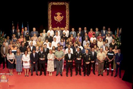 Vila-real entrega los premios 20 de Febrer extraordinarios a los colectivos que han luchado contra la pandemia
