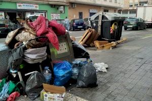Quejas en Burriana por el abandono de basura en la calle por parte de “vecinos incívicos”
