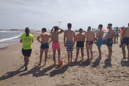 Los vigilantes de la playa del litoral castellonense realizan las pruebas en Burriana
