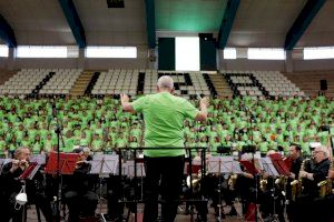 Al voltant de 390 escolars actuen en la cantata “El cor de la terra”