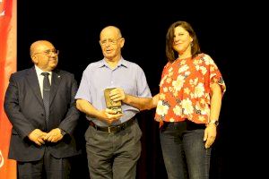 El Perelló premia a Cristóbal Aguado, a Toni Pérez y a los artesanos del arroz por su defensa de la agricultura y la calidad turística