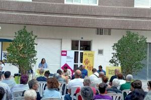 Marc Ros convida als xixonencs a participar del projecte de Més Xixona, en un acte avalat per Maria Pérez i Gabriel Rufián