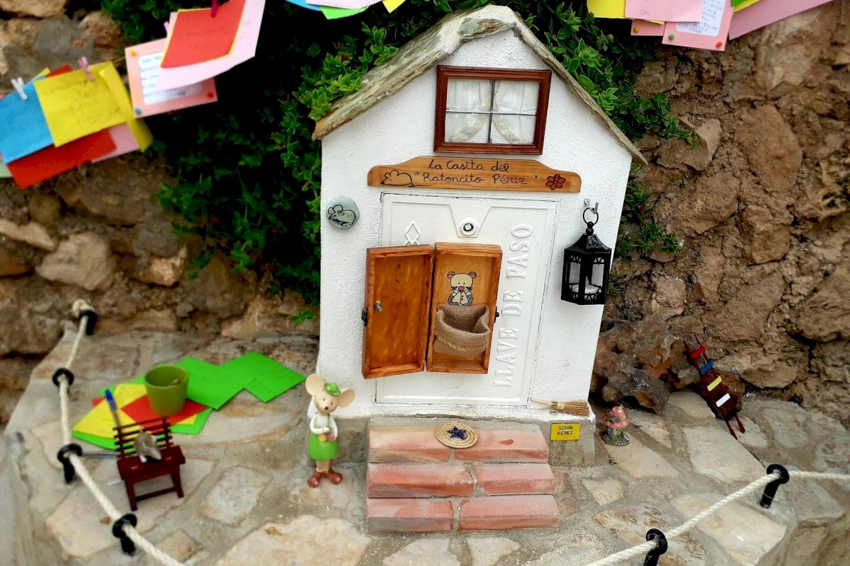 Así es el pueblo en miniatura del Ratoncito Pérez en un municipio de  Valencia