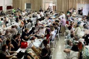 Almassora reuneix prop de 500 comensals en el Festival de la Paella per a acomiadar les seues festes