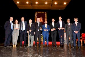 Vila-real concedeix la Medalla d'Or a Pau Torres, Sebastián Mora i José Manuel Llaneza per la seua aportació esportiva