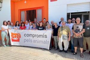Regidors i diputats de Compromís mostren el seu suport al col·lectiu de Paiporta davant l'incompliment del pacte per part del PSOE