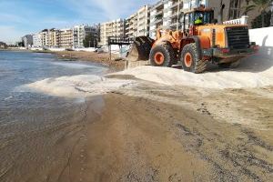 Comienzan las obras de emergencia de recarga de arena en la Playa de los Locos