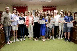 Trece estudiantes de Puçol reciben el premio extraordinario al rendimiento académico