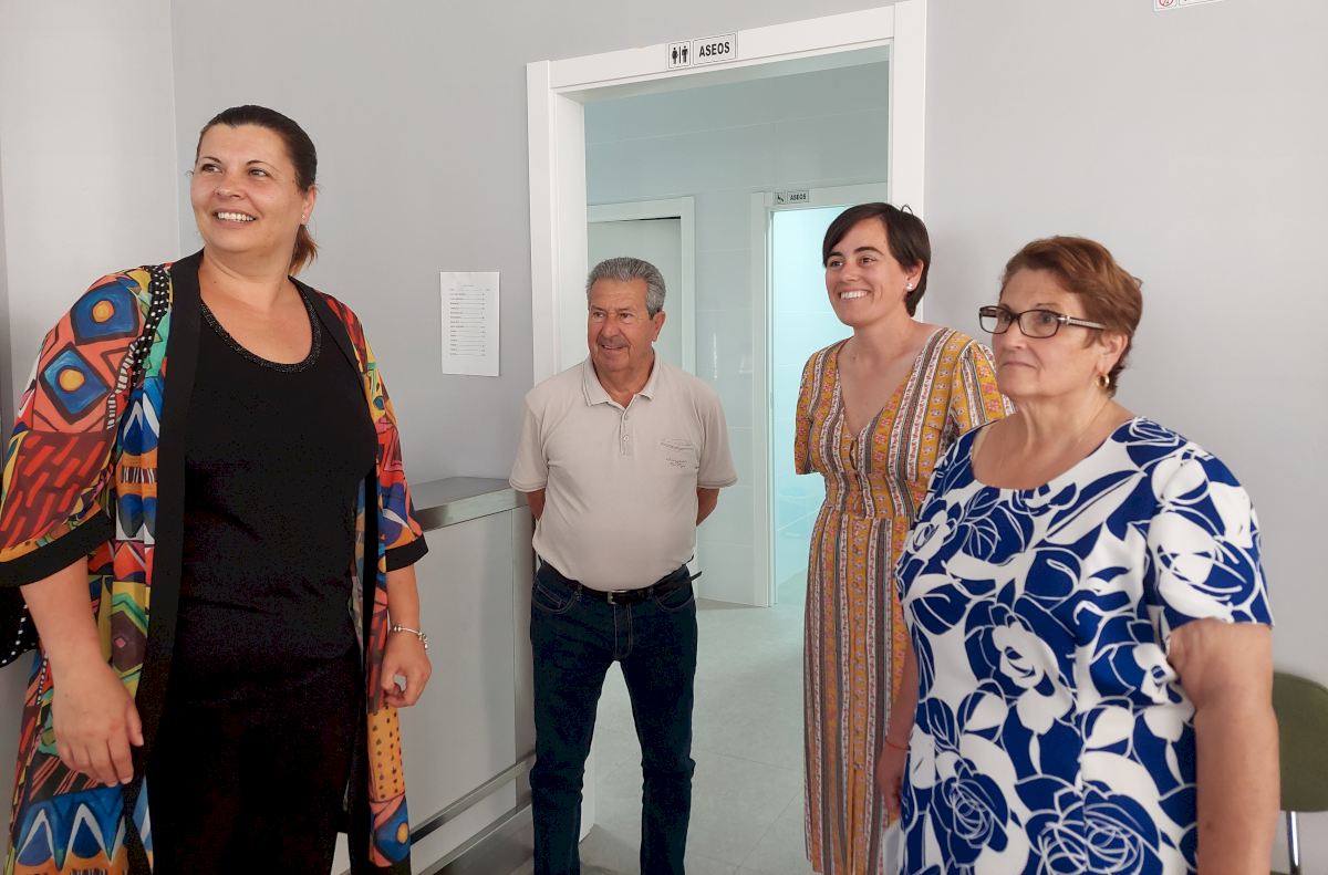 Gimnasio cámara Diploma Patricia Puerta visita la sede de la asociación de mayores de Les  Alqueries, que ha sido adecuada con una inversión de 7.600 euros