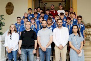 L'Ajuntament rep a l'Infantil A del Sagunt FB, campió del grup 2 de la Primera Lliga Infantil