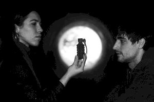 El Institut Valencià de Cultura presenta ‘El artefacto’, repaso de nuestra historia reciente a través de una granada de mano