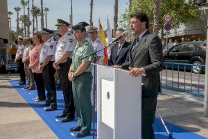 Barcala destaca la estrecha colaboración entre los Cuerpos de Seguridad en la inauguración del monumento a la Policía Nacional