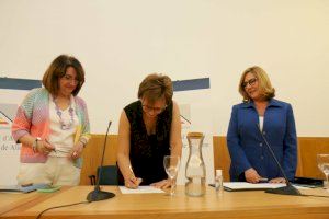 Magdalena García Irles toma posesión como decana de la Facultad de Ciencias de la Universidad de Alicante