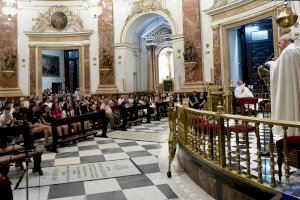 Última vigilia juvenil del curso en la Basílica de la Virgen, con envío de peregrinos de la PEJ a Santiago