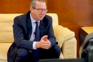 Pérez pide a Puig más descentralización en la Comunitat Valenciana y que haga “en casa” lo que pide en Madrid