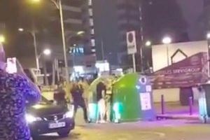 VIDEO | Pillan a una pareja practicando sexo en plena calle en Benidorm