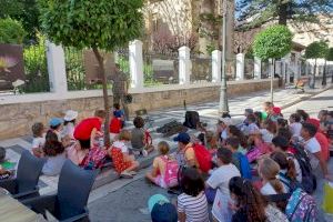 La Vila Joiosa distribuye material didáctico relacionado con la exposición “Els altres veïns” entre los centros educativos de Primaria