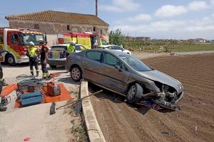 Dos coches colisionan en el Camí Hondo de Alboraya