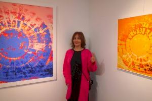 La profesora de la UMH Pilar Viviente expone en Valencia la serie ‘Black & Color’