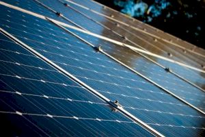 Un poble valencià busca estalviar fins a 24 milions d'euros instal·lant plaques solars en les teulades de la localitat