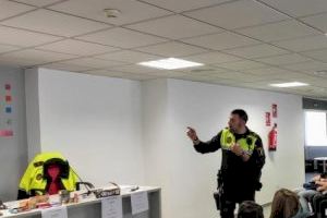 La Policía Local de Alicante previene el uso responsable de los petardos para vivir unas Hogueras con Seguridad