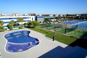 El Ayuntamiento de Benetússer invita a sus vecinos a disfrutar gratuitamente de la piscina municipal
