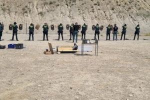 Els guàrdies civils d'Alacant alerten que “tractem amb armes” en unes condicions que “no són les adequades”
