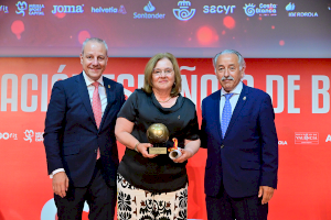 El Ayuntamiento de Llíria recibe un reconocimiento de la RFEBM por su contribución a la organización del Mundial de Balonmano femenino