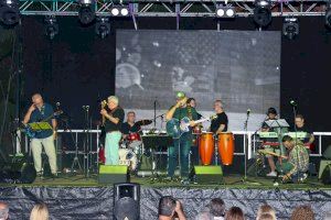 El grupo Lluvia homenajea al cantante Rubén Medina en el 50ª aniversario de la banda