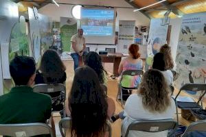 L'Aula de la Natura de Almenara acoge unas jornadas de formación sobre turismo ornitológico para técnicos de turismo de Castelló Sud