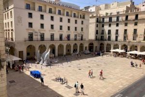 El Ayuntamiento de Alicante supervisa con Bomberos la estructura del monumento oficial de Hogueras