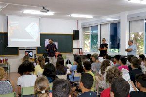 El Consorcio Provincial de Bomberos de Valencia presenta el vídeo del programa Bombers a l’Escola en el colegio Ausiàs March de Sagunto