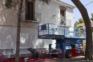 Vila-real continúa mejorando el Termet con la pintura de la ermita y edificios