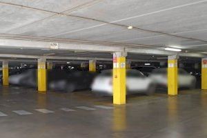 CSIF denuncia el “caos” en el aparcamiento del hospital de la Ribera que obliga a pacientes a andar cientos de metros